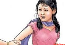 विद्यार्थीनी से छेडछाड करने वाला शिक्षक फरार