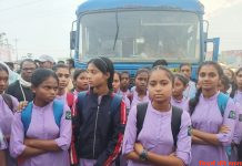 स्कूली छात्राओं का चक्काजाम आंदोलन