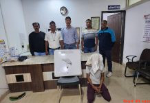 १ देसी कट्टे के साथ ५ जिंदा कारतूस जप्त
