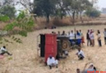 रेती तस्करी का ट्रैक्टर पलटने से मजूर की मौत