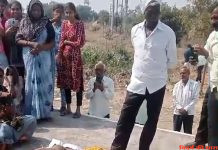 अंत्यविधी में दिखाई दिया बंदर का अनोखा प्यार