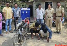 राहगीर को लुटने वाले कुछ घंटे में गिरफ्तार