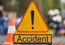 कामगारों से भरी वाहन पलटा, 1 की मौत