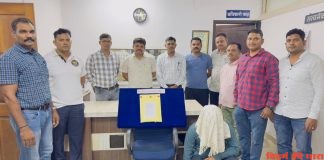 सलमान खान से देशी बनावटी पिस्टल के साथ 4 राउंड जप्त